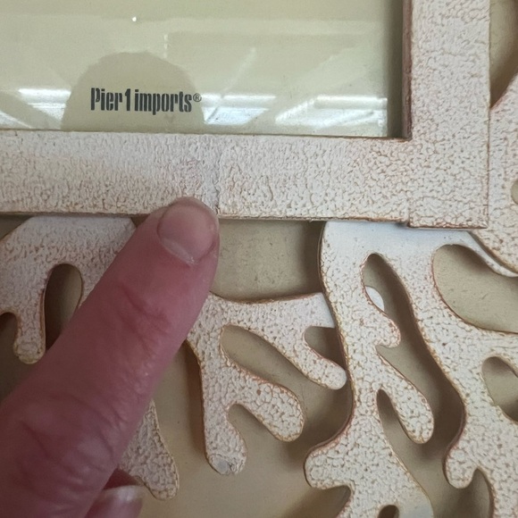 New in box pier 1 picture frame 4 x 6 table top coral beach ocean cream metal - Picture 6 of 11